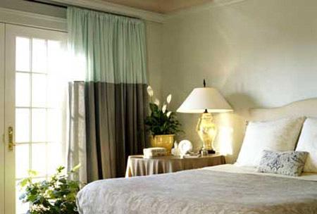 Không nên chọn những loại hoa có màu và hương đậm