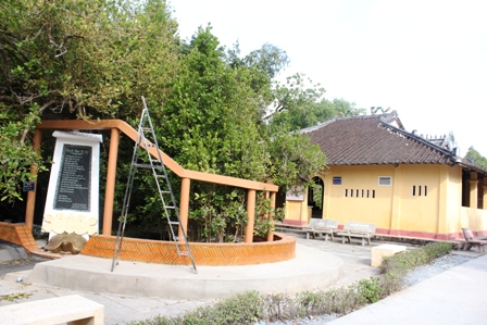 Cây bạch mai ở đình Phú Tự gắn liền sự hình thành của vùng đất phương Nam